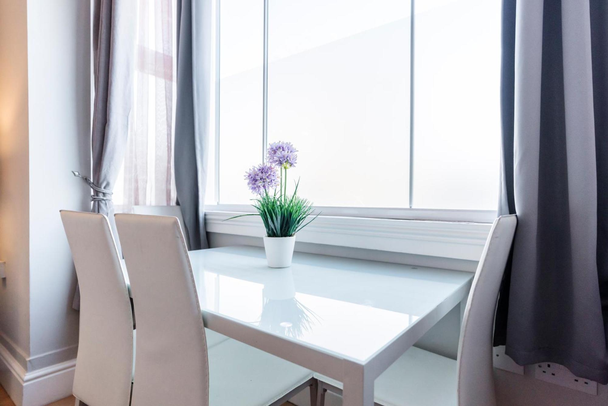 נורוויץ'' 1 Riverside Apartments מראה חיצוני תמונה